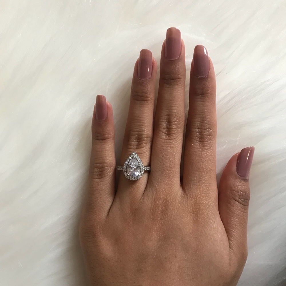 ⬇️ PRICE DROP Pear-fect Engagement Ring - Picture 2 of 6